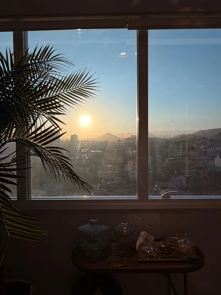 Pôr do sol visto da janela do instituto